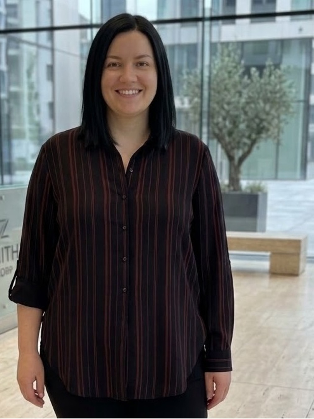 Must See Roll Up Sleeves Black Button-Down Shirt with Silky Burgundy Stripes